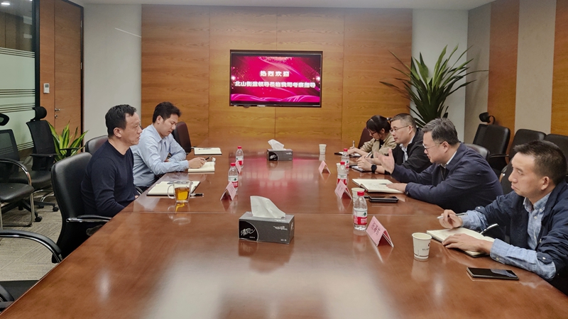 北山街道黨工委副書記、辦事處主任陳曄一行到訪西湖小貸