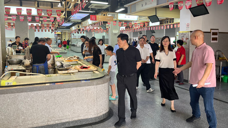 錢塘區(qū)領(lǐng)導(dǎo)赴浙農(nóng)市集河莊農(nóng)貿(mào)市場開展夏季安全檢查